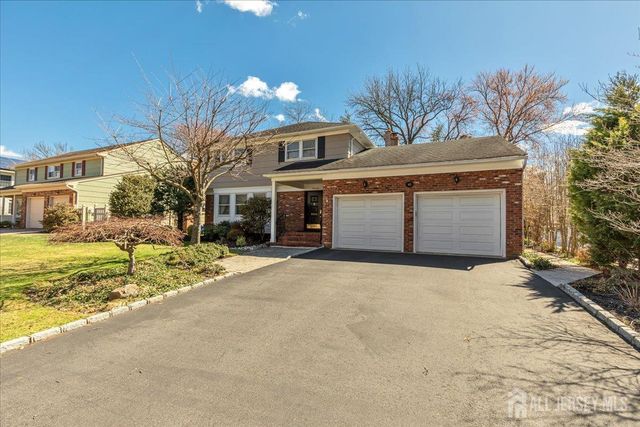 41 Stirling Court, Metuchen, NJ 08840