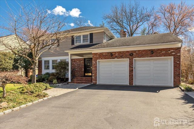 41 Stirling Court, Metuchen, NJ 08840