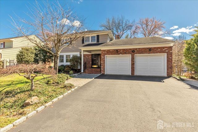 41 Stirling Court, Metuchen, NJ 08840