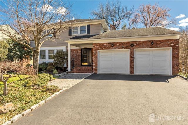 41 Stirling Court, Metuchen, NJ 08840