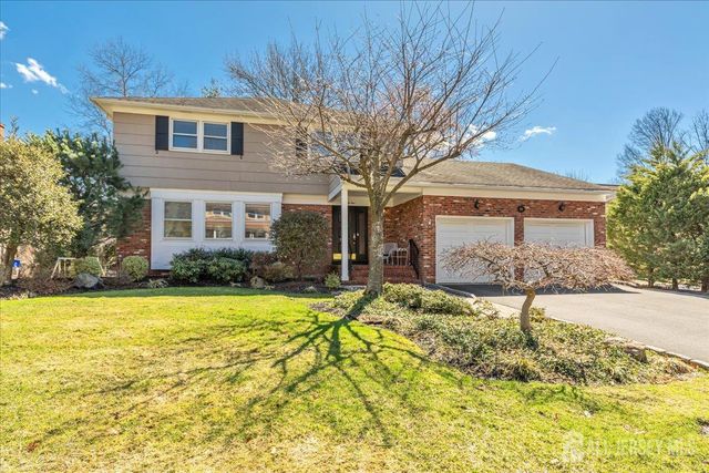 41 Stirling Court, Metuchen, NJ 08840