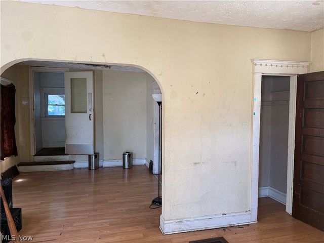 3180 W 105th Street, Cleveland, OH 44111