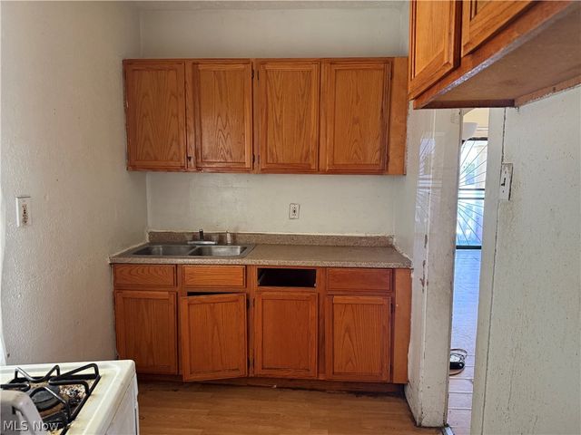 3180 W 105th Street, Cleveland, OH 44111