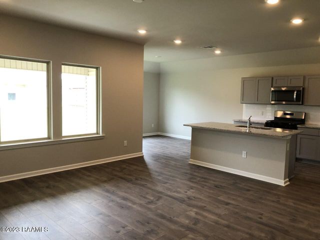 109 Abbeywood Court, Youngsville, LA 70592