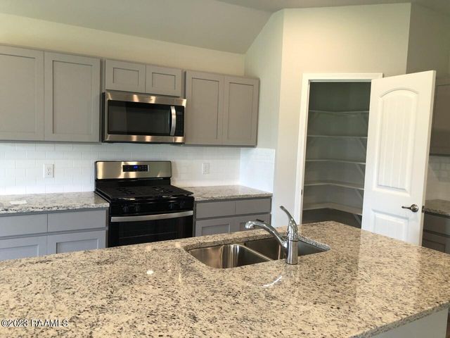 109 Abbeywood Court, Youngsville, LA 70592