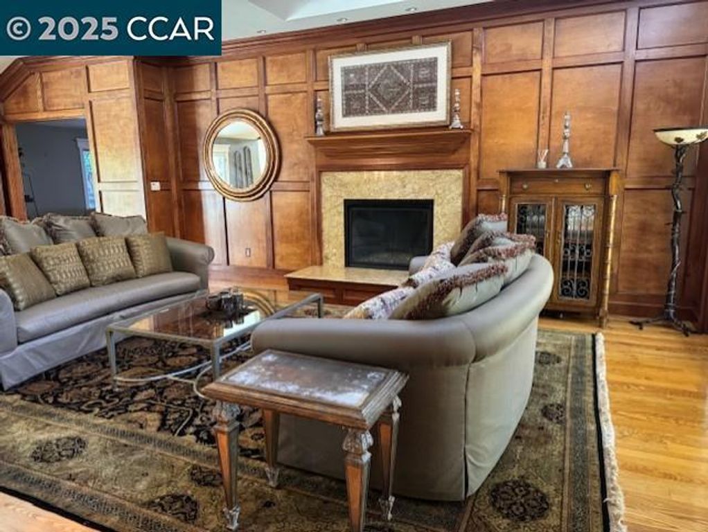 102 Overhill Rd, Orinda, CA 94563