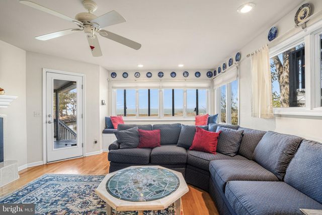 4443 SHADY LN, Chincoteague Island, VA 23336