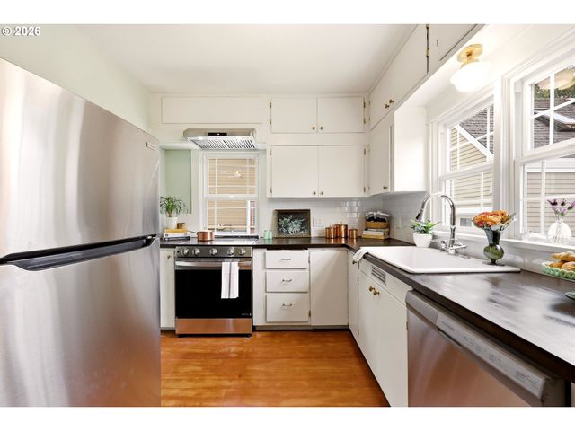 2711 Se 61ST Ave, Portland, OR 97206