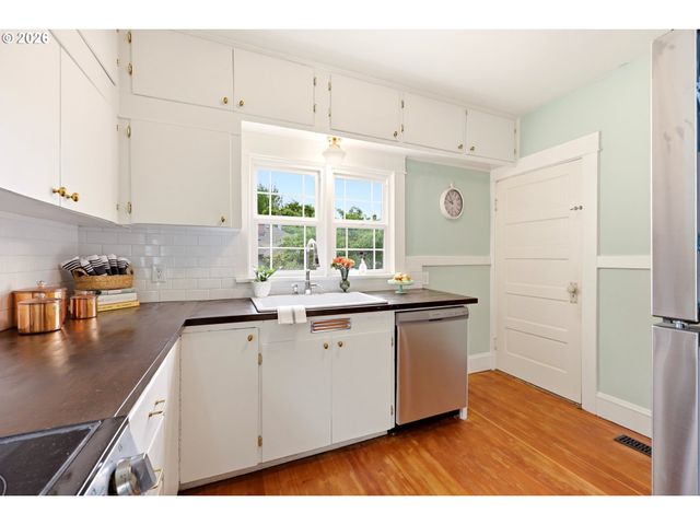 2711 Se 61ST Ave, Portland, OR 97206
