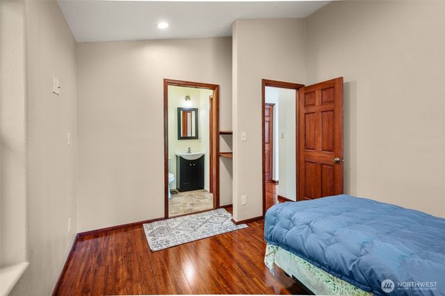 521 N Fairway Drive W, Hoodsport, WA 98548