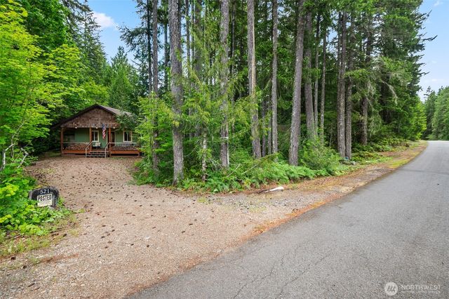521 N Fairway Drive W, Hoodsport, WA 98548