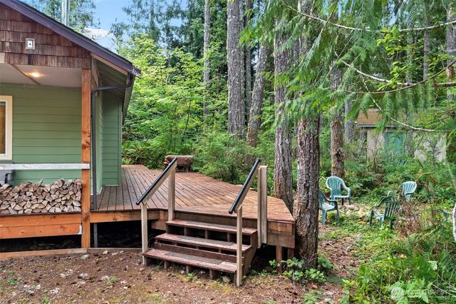 521 N Fairway Drive W, Hoodsport, WA 98548