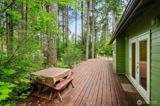 521 N Fairway Drive W, Hoodsport, WA 98548