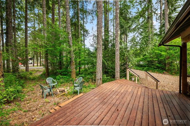 521 N Fairway Drive W, Hoodsport, WA 98548