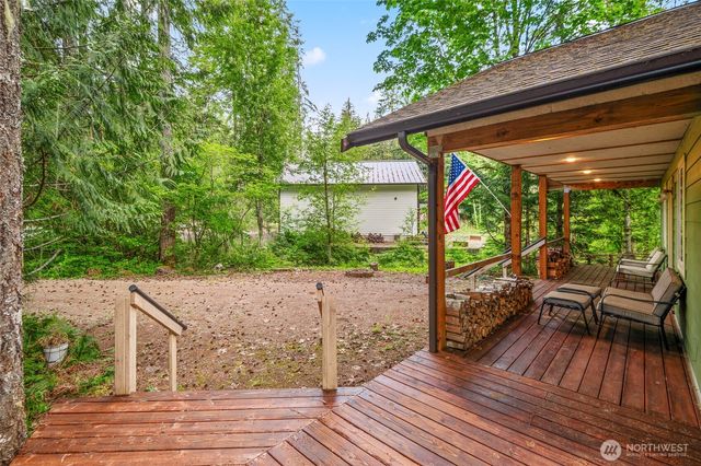 521 N Fairway Drive W, Hoodsport, WA 98548