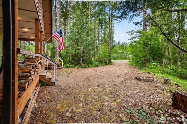 521 N Fairway Drive W, Hoodsport, WA 98548