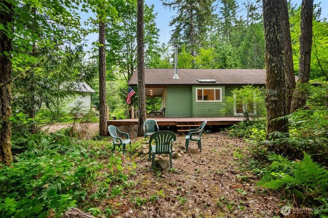 521 N Fairway Drive W, Hoodsport, WA 98548