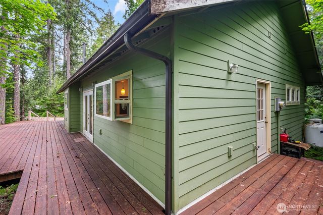 521 N Fairway Drive W, Hoodsport, WA 98548