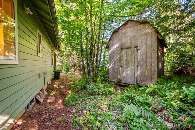 521 N Fairway Drive W, Hoodsport, WA 98548