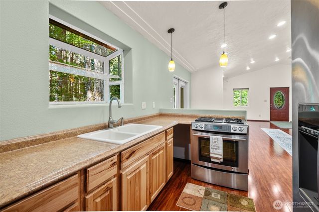 521 N Fairway Drive W, Hoodsport, WA 98548