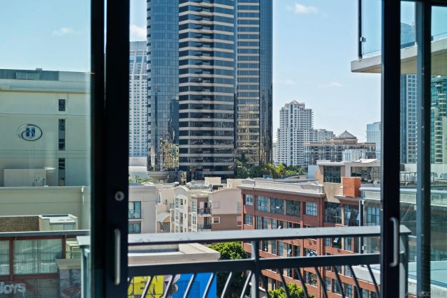 207 5th Ave 943, San Diego, CA 92101