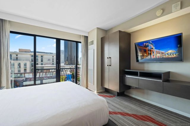 207 5th Ave 943, San Diego, CA 92101