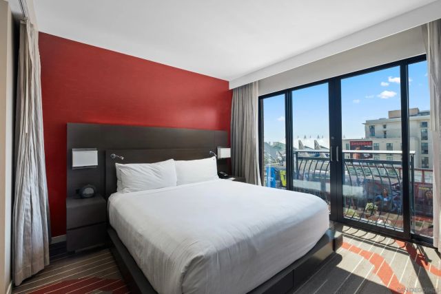 207 5th Ave 943, San Diego, CA 92101