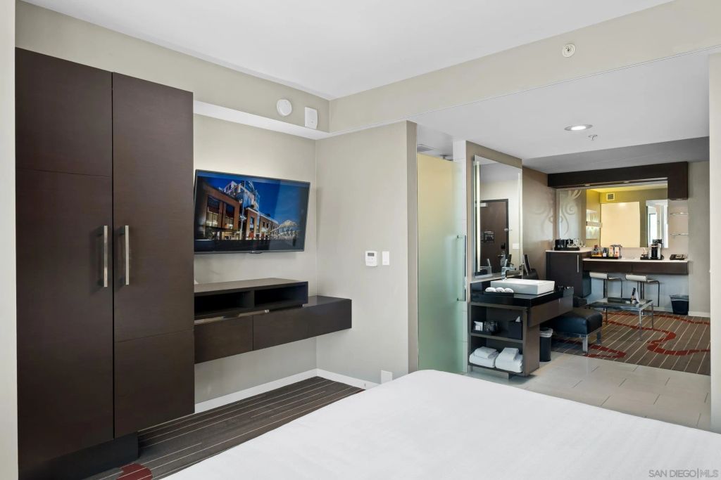 207 5th Ave 943, San Diego, CA 92101