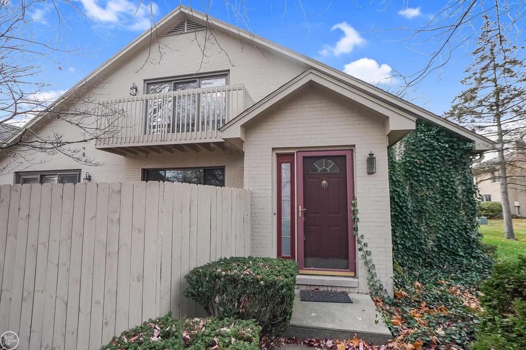 42139 E Edward Drive, Clinton Twp, MI 48038