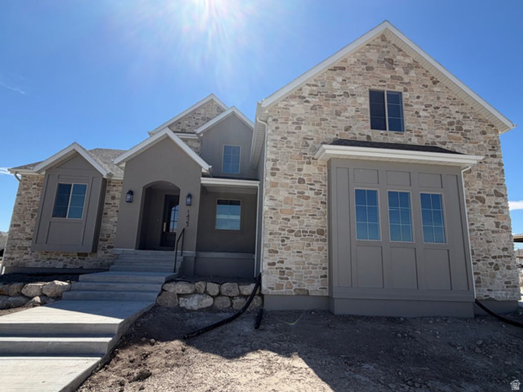 Image 1 of property listing at 1423 W 1220 N #214, Lehi, UT 84043