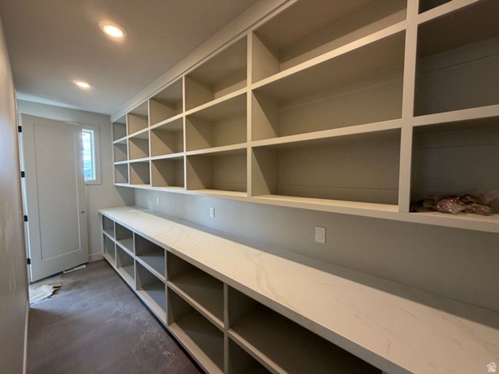 Image 3 of property listing at 1423 W 1220 N #214, Lehi, UT 84043