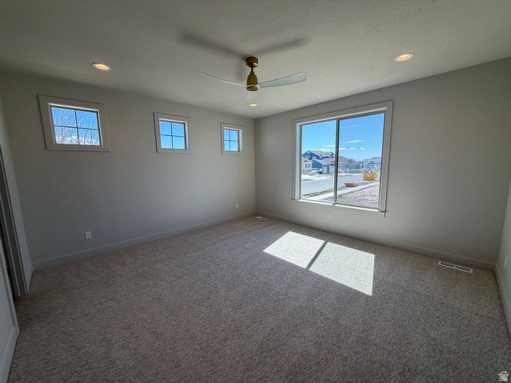 Image 7 of property listing at 1423 W 1220 N #214, Lehi, UT 84043