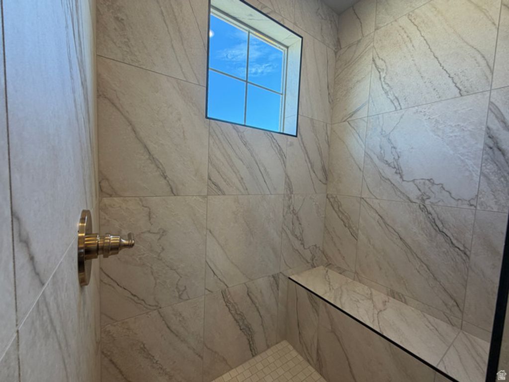 Image 10 of property listing at 1423 W 1220 N #214, Lehi, UT 84043