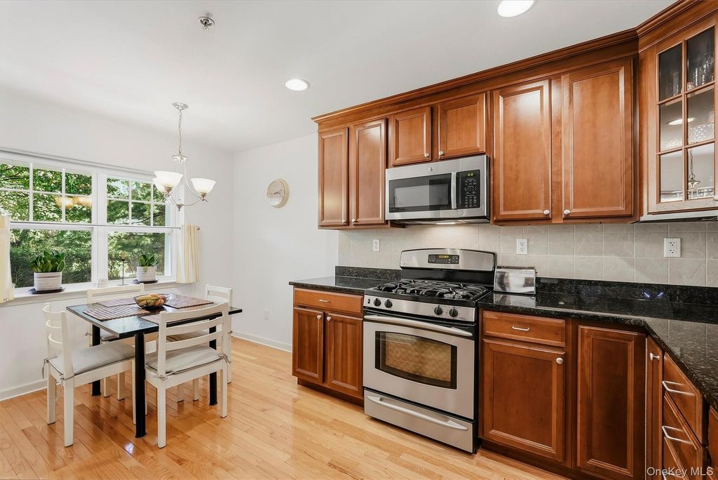 111 Highridge Court, Peekskill, NY 10566 — photo 2