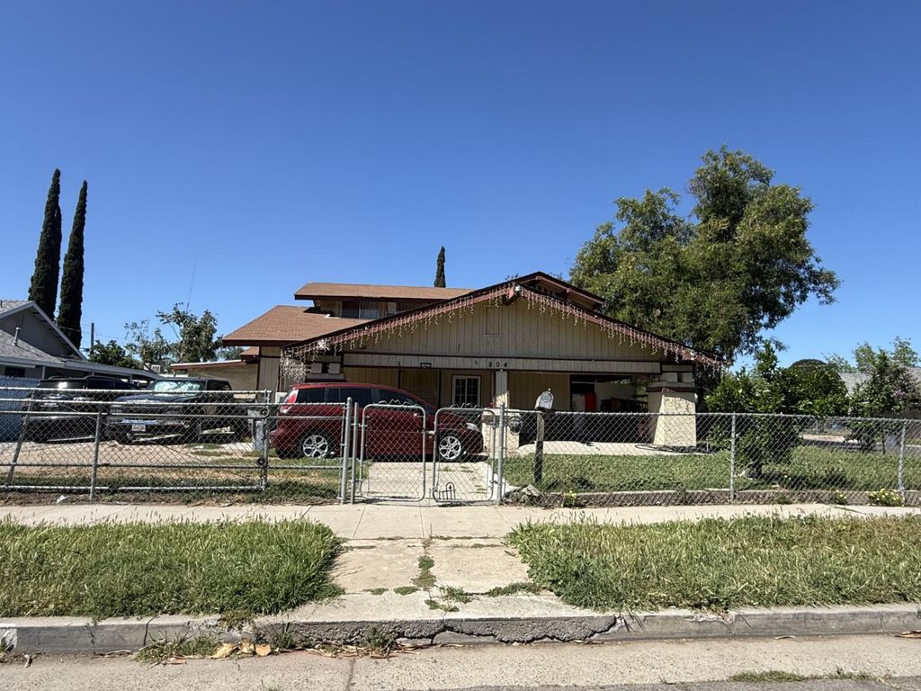 Image 1 of property listing at 804 S 4th Street, Fresno, CA 93702