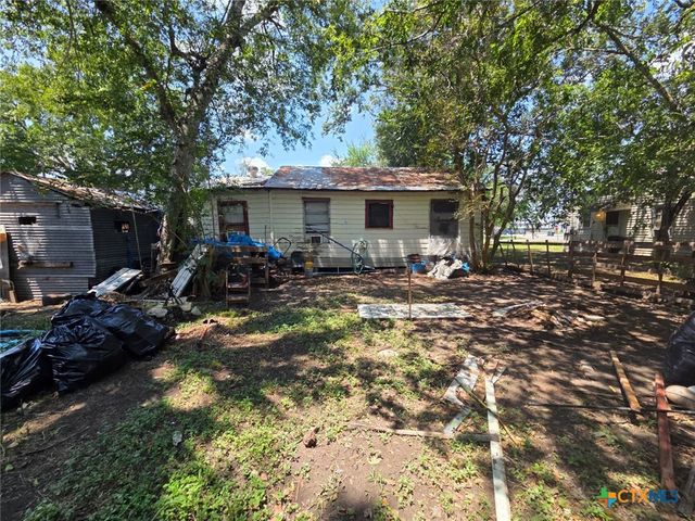 209 E Church Street, Edna, TX 77957