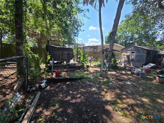 209 E Church Street, Edna, TX 77957