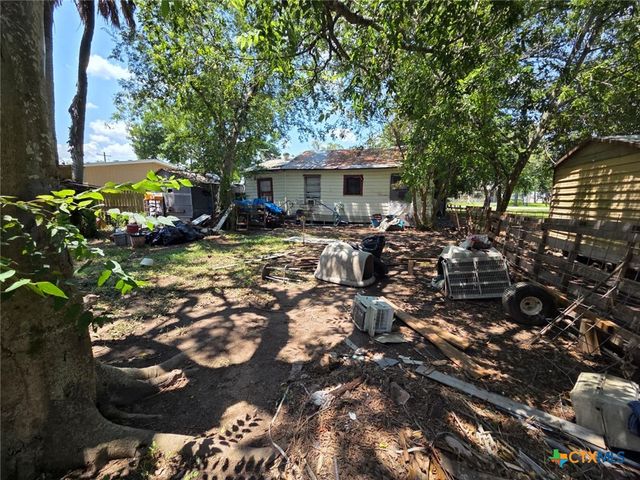 209 E Church Street, Edna, TX 77957