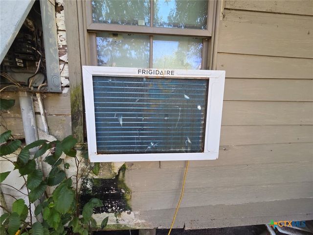 209 E Church Street, Edna, TX 77957