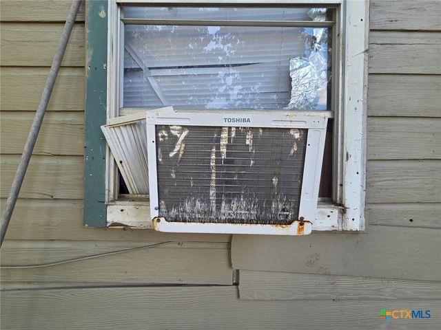 209 E Church Street, Edna, TX 77957