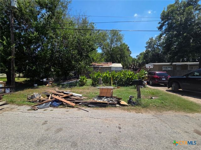 209 E Church Street, Edna, TX 77957