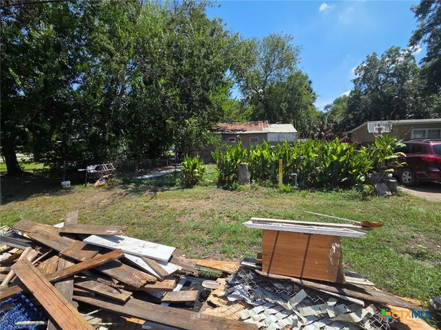 209 E Church Street, Edna, TX 77957