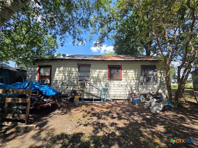 209 E Church Street, Edna, TX 77957