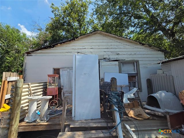 209 E Church Street, Edna, TX 77957