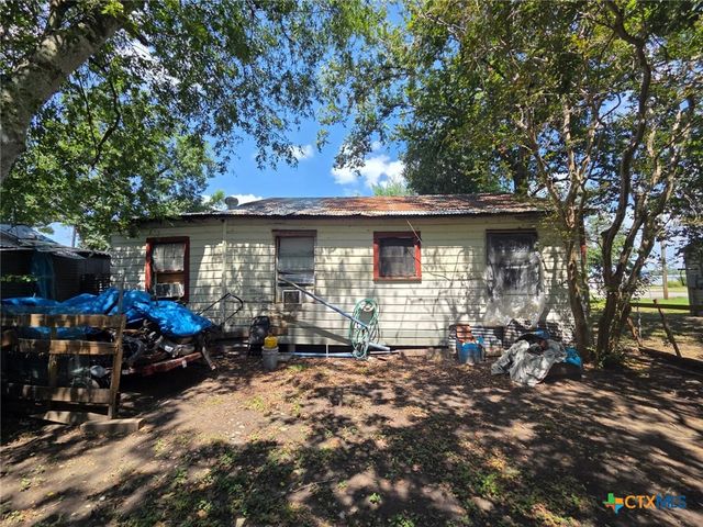 209 E Church Street, Edna, TX 77957