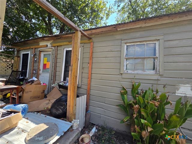 209 E Church Street, Edna, TX 77957