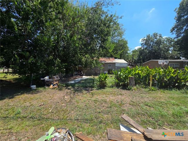 209 E Church Street, Edna, TX 77957