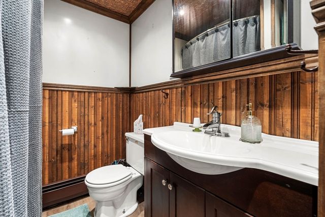 118 E Meadow Rd, Lowell, MA 01854