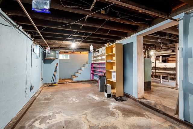 118 E Meadow Rd, Lowell, MA 01854