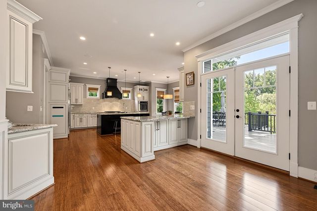 1217 ROSS DR SW, Vienna, VA 22180